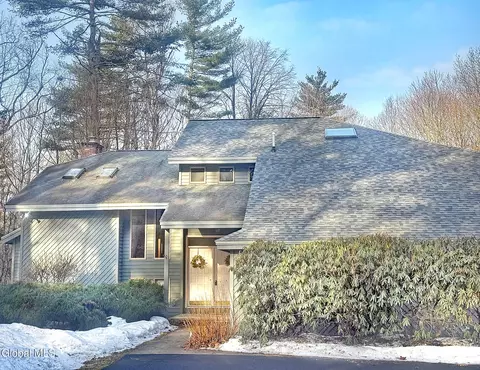 4 Van Ct, Queensbury, NY 12804