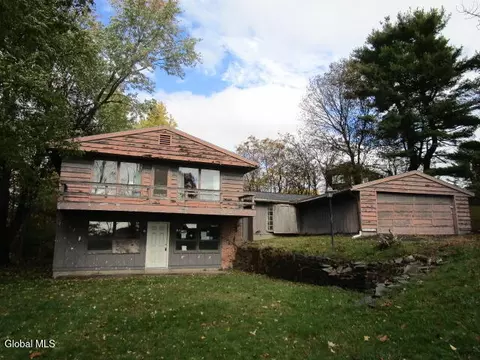 17 East Rd, Troy, NY 12180