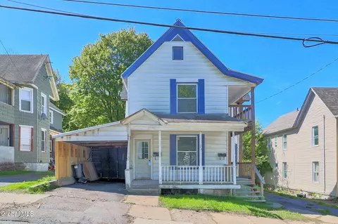 22 Eagle St, Gloversville, NY 12078