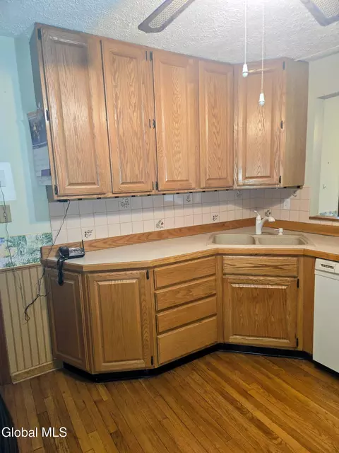 1008 Peter Rd, Schenectady, NY 12303 photo 9