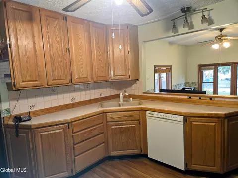 1008 Peter Rd, Schenectady, NY 12303 photo 10