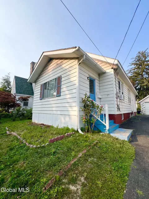 89 Benson St, Albany, NY 12206