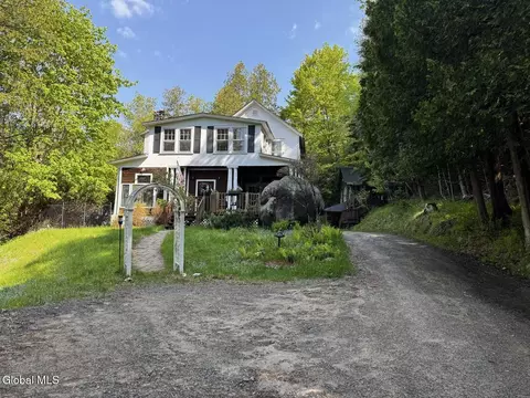 48 Old Lake Colby Rd, Saranac Lake, NY 12983