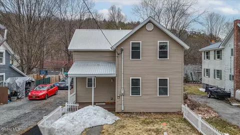 16 Hill St, Lake Luzerne, NY 12846