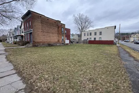 762 2nd Ave, Troy, NY 12182