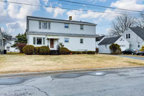 34 Cochrane Ave, Amsterdam, NY 12010