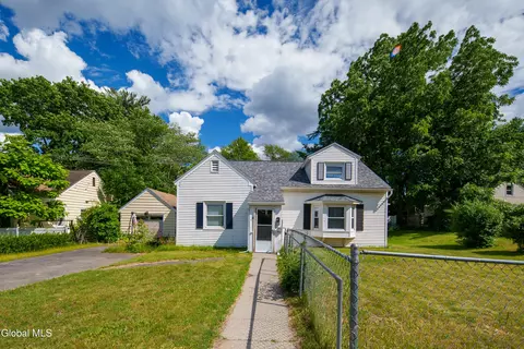 16 Lake Rd, Albany, NY 12205