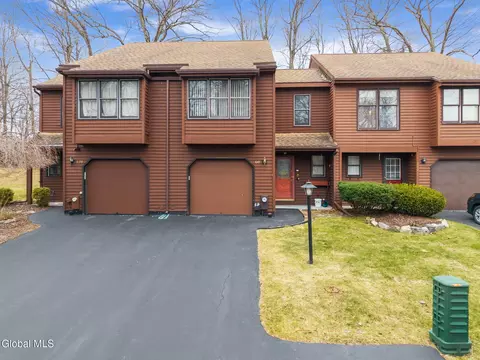641 Top Ridge Dr, Albany, NY 12203