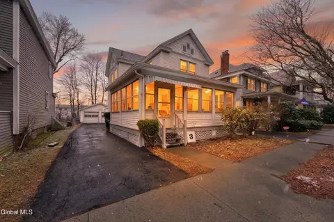 23 Woodrow Ct, Troy, NY 12180