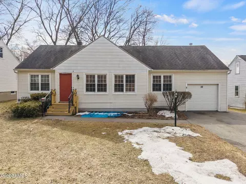 52 Hanes St, Albany, NY 12203