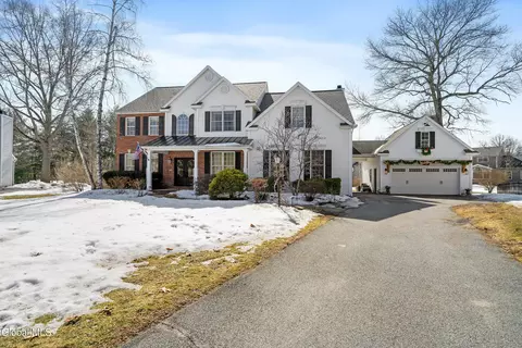 7 Royal Henley Ct, Saratoga Springs, NY 12866