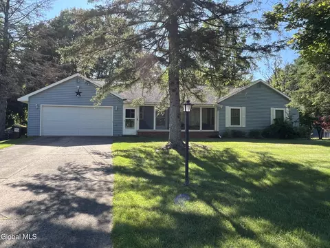 41 Glenwood Ave, Queensbury, NY 12804