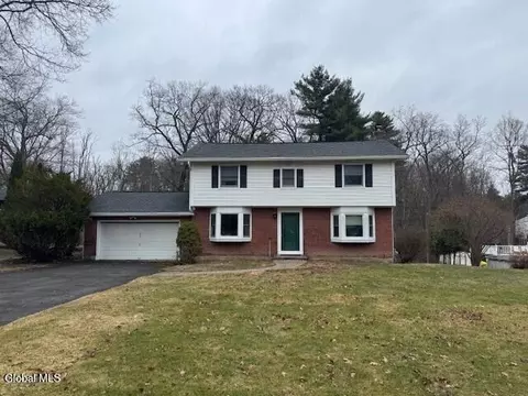 854 Maxwell Dr, Niskayuna, NY 12309