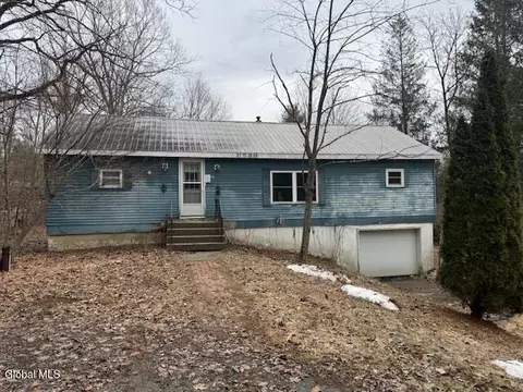 1816 Route 32n, Gansevoort, NY 12831