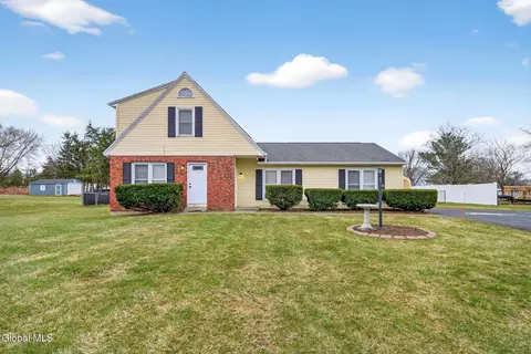 10 Pheasant Run, Waterford, NY 12188