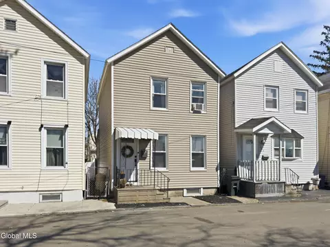 205 14th St, Watervliet, NY 12189