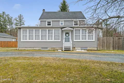 15 Terrace Dr, Averill Park, NY 12018