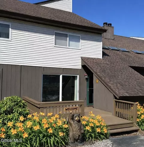 11 S Overlook Ln UNIT B, Chestertown, NY 12817