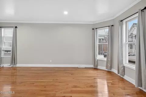 Living - 4 Daggett Ter, Schenectady, NY 12307 photo 2 of 4