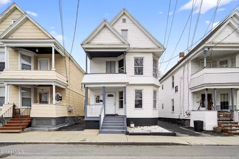 4 Daggett Ter, Schenectady, NY 12307