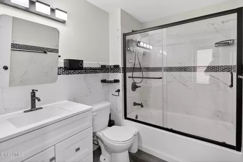 Bath - 4 Daggett Ter, Schenectady, NY 12307 photo 2 of 2