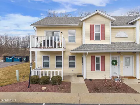 1701 Cambridge Manor Dr, Scotia, NY 12302