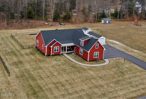 9 Catalina Dr, Ballston Spa, NY 12020