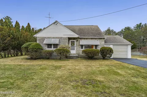 1021 Dunnsville Rd, Rotterdam, NY 12306