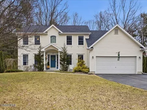 12 Larkspur Dr, Saratoga Springs, NY 12866