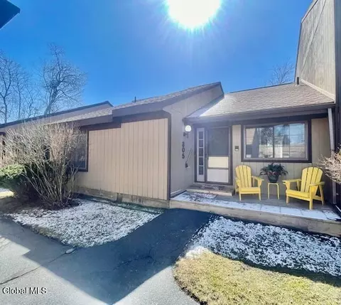 305 Huntington Ct, East Greenbush, NY 12061