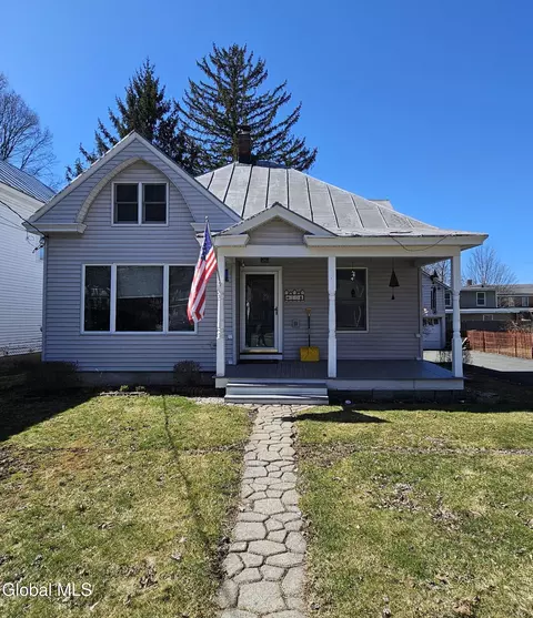 10 Malden St, Nassau, NY 12123