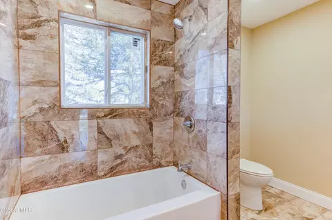 Bath - 8 Sheldon St, Schenectady, NY 12308 photo 2 of 3