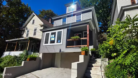 Exterior - 8 Sheldon St, Schenectady, NY 12308 photo 2 of 9