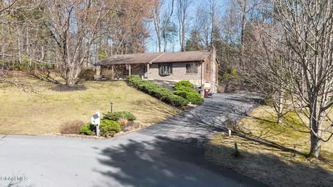 19 Crown Pt, Ballston Lake, NY 12019