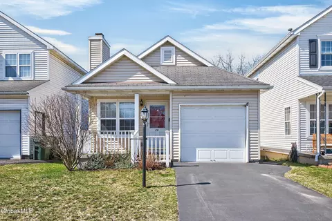 29 Paine St, Green Island, NY 12183