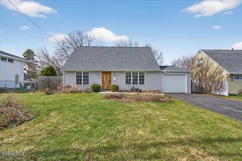 31 Dunham St, Troy, NY 12180
