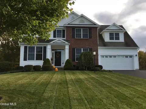 15 Avendale Dr, Ballston Lake, NY 12019