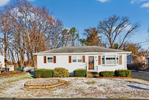 11 Myers Ct, Albany, NY 12205