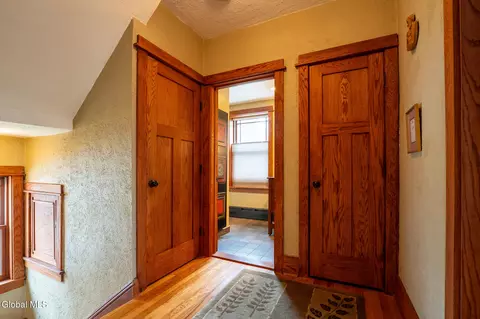 Entry Way - 18 Bridge St, Slingerlands, NY 12159 photo 5 of 9