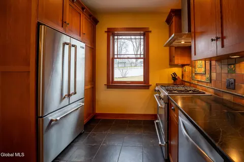 Kitchen - 18 Bridge St, Slingerlands, NY 12159 photo 5 of 7