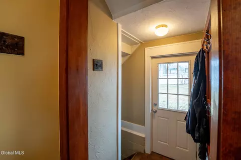 Entry Way - 18 Bridge St, Slingerlands, NY 12159 photo 2 of 9