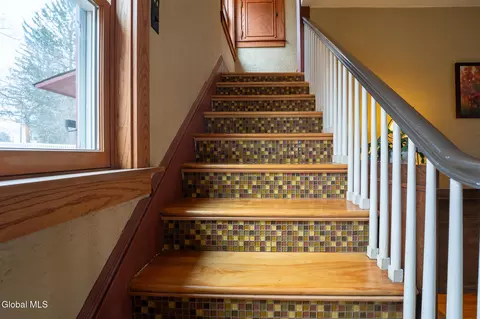 Entry Way - 18 Bridge St, Slingerlands, NY 12159 photo 4 of 9