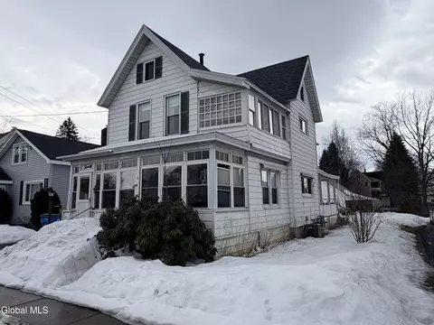 20 Franklin St, Gloversville, NY 12078