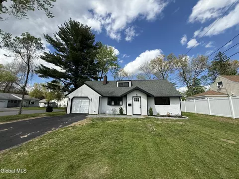 35 Knob Hill Rd, Albany, NY 12211