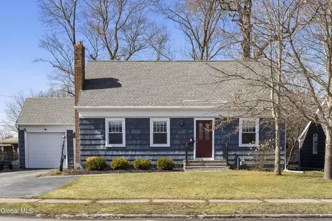 16 John David Ln, Albany, NY 12208