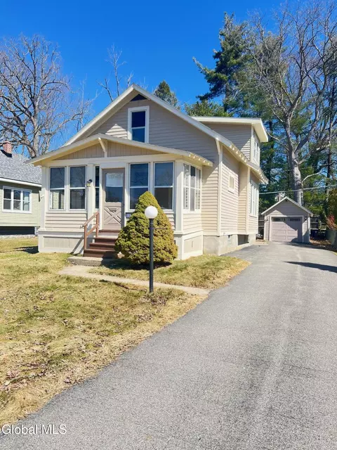 1182 S Country Club Dr, Schenectady, NY 12309