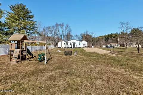Exterior - 124 Beacon Rd, Glenmont, NY 12077 photo 7 of 8