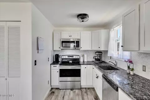 Kitchen - 124 Beacon Rd, Glenmont, NY 12077 photo 4 of 4