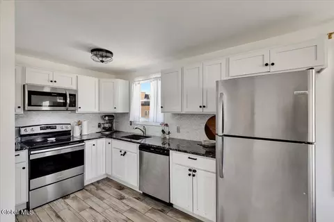 Kitchen - 124 Beacon Rd, Glenmont, NY 12077 photo 2 of 4