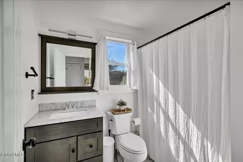 Bath - 124 Beacon Rd, Glenmont, NY 12077 photo 1 of 2